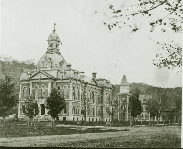 Warren County Courthouse commemorating 150 years next week